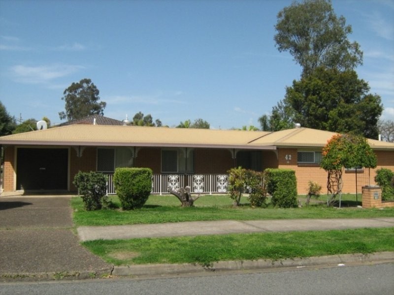 42 Russell Street, Silkstone QLD 4304