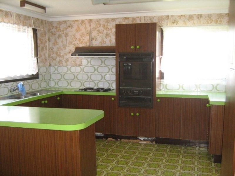 42 Russell Street, Silkstone QLD 4304