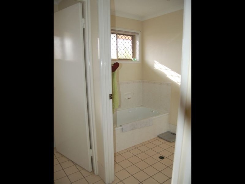 8 Cocos Place, Raceview QLD 4305