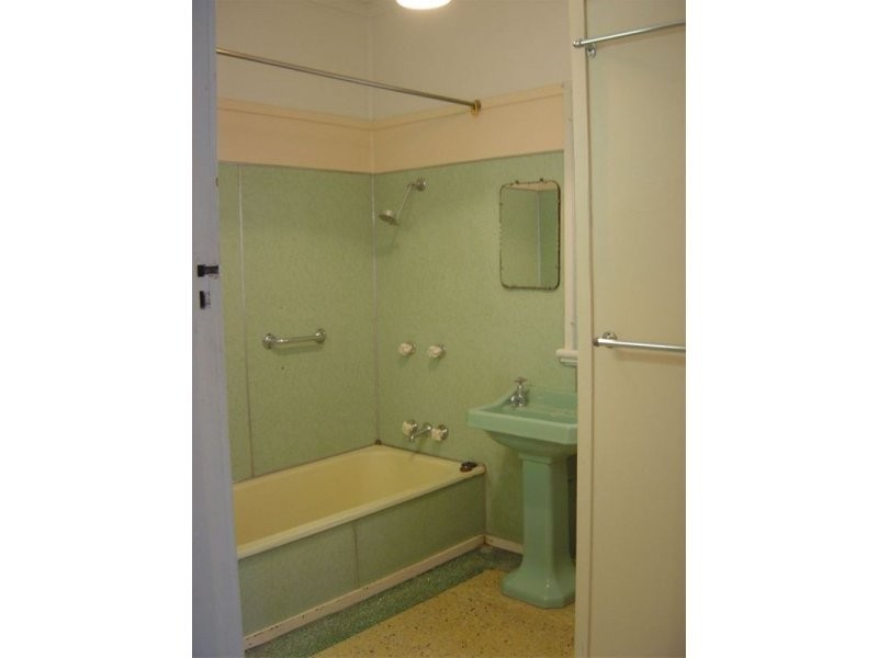 2 Tower Street, Eastern Heights QLD 4305