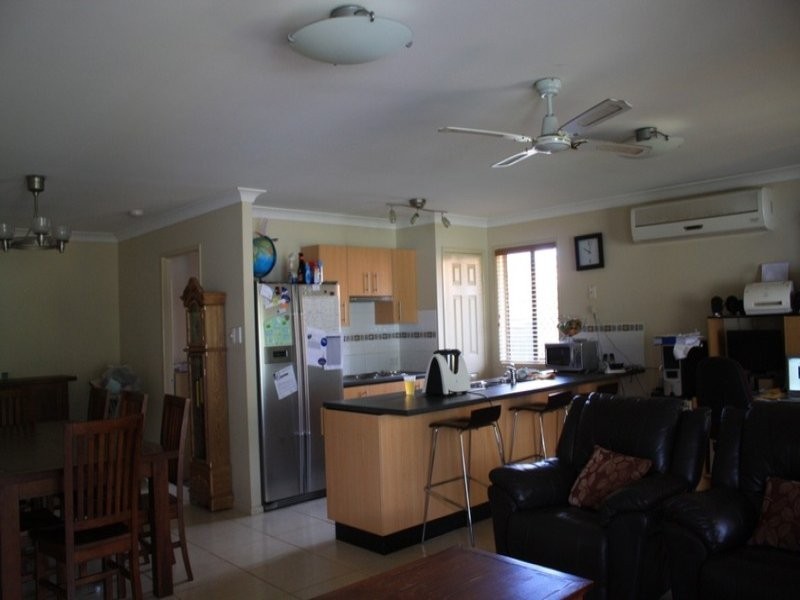 27 Des Arts Place, Wulkuraka QLD 4305