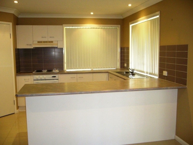 84 Flinders Street, Peak Crossing QLD 4306