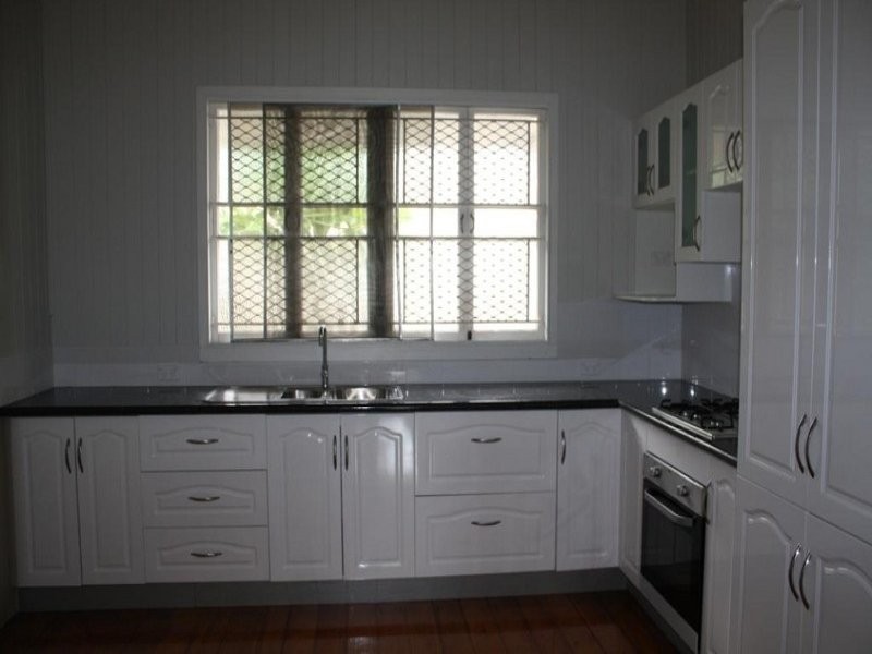 11 Whitehill Road, Newtown QLD 4305