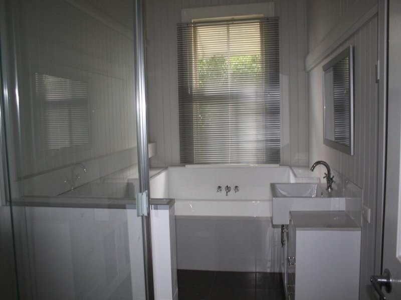 11 Whitehill Road, Newtown QLD 4305