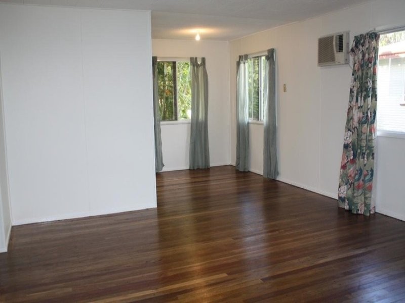 16 Selwyn Street, North Booval QLD 4304