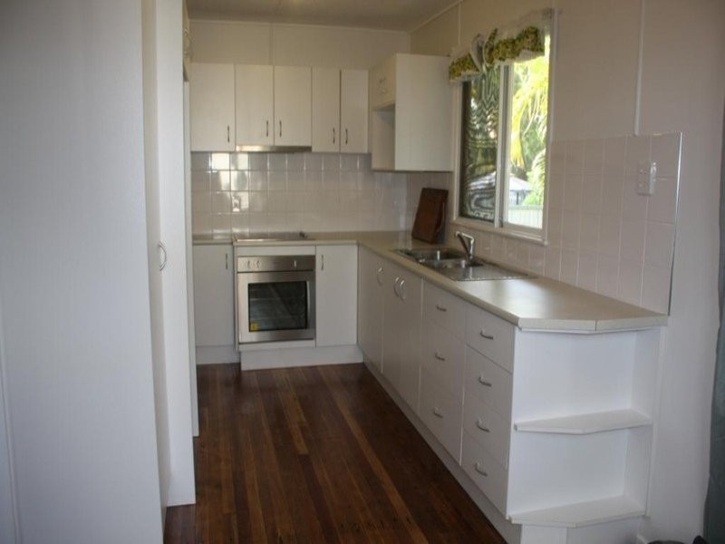 16 Selwyn Street, North Booval QLD 4304