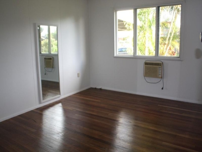 16 Selwyn Street, North Booval QLD 4304