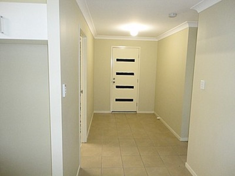 12 Burswood Close, Wulkuraka QLD 4305