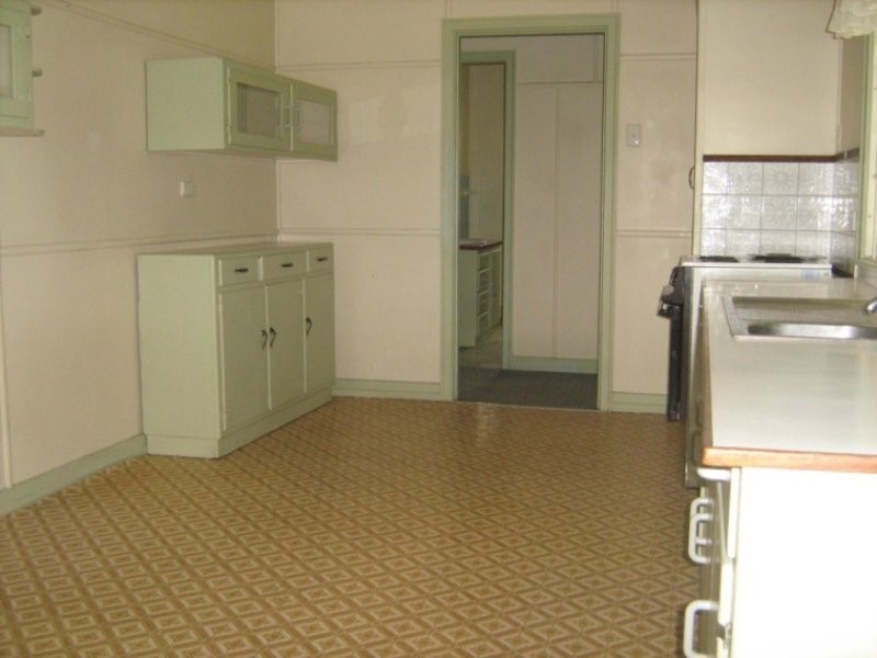 2 Thurso Street, North Booval QLD 4304