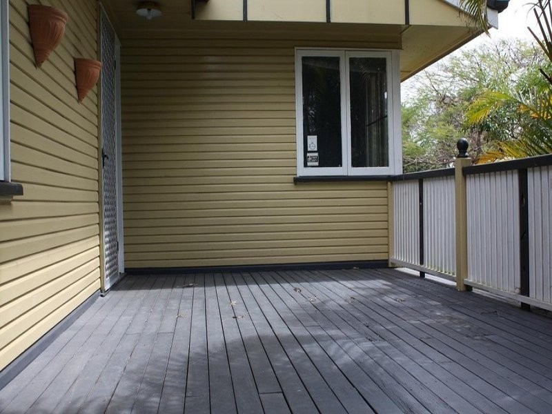 32 Larsen Street, Leichhardt QLD 4305