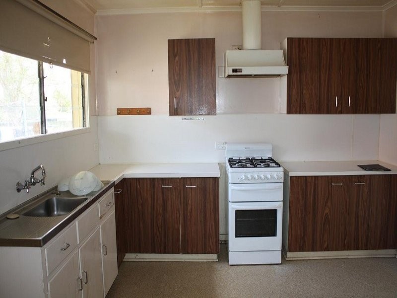 32 Larsen Street, Leichhardt QLD 4305