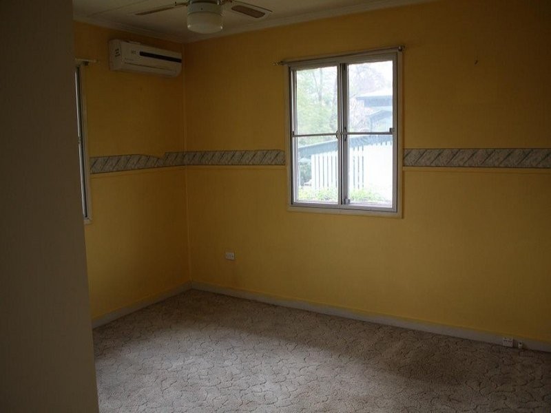 32 Larsen Street, Leichhardt QLD 4305