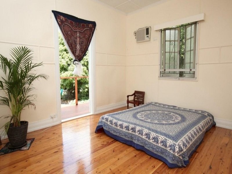 5 Morris Street, Silkstone QLD 4304