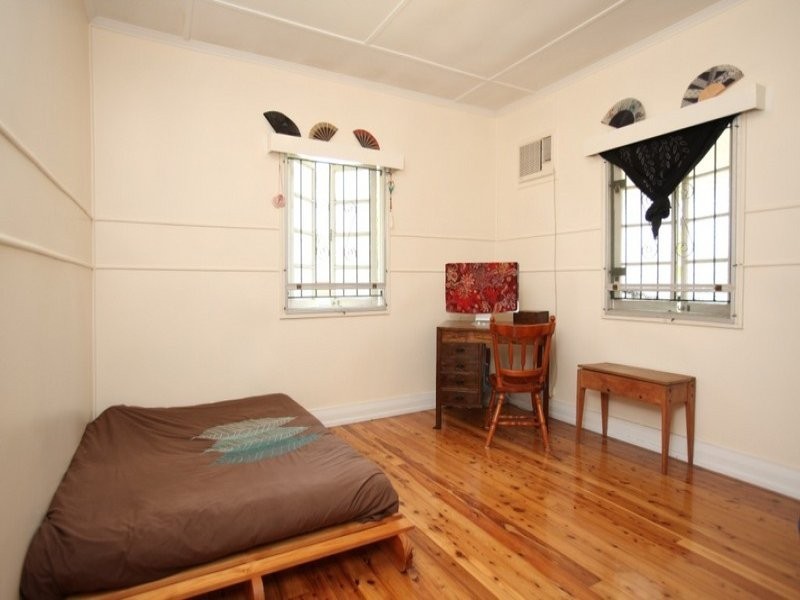 5 Morris Street, Silkstone QLD 4304