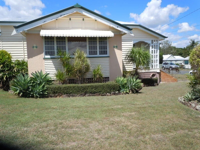 14 Queen Street, Newtown QLD 4305