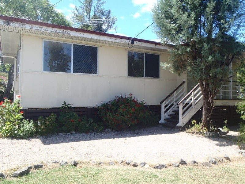 16 Hampton street, One Mile QLD 4305