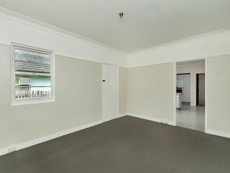 8 Toongarra Road, Leichhardt QLD 4305