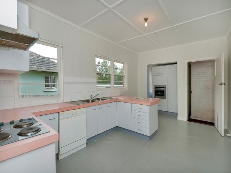 8 Toongarra Road, Leichhardt QLD 4305