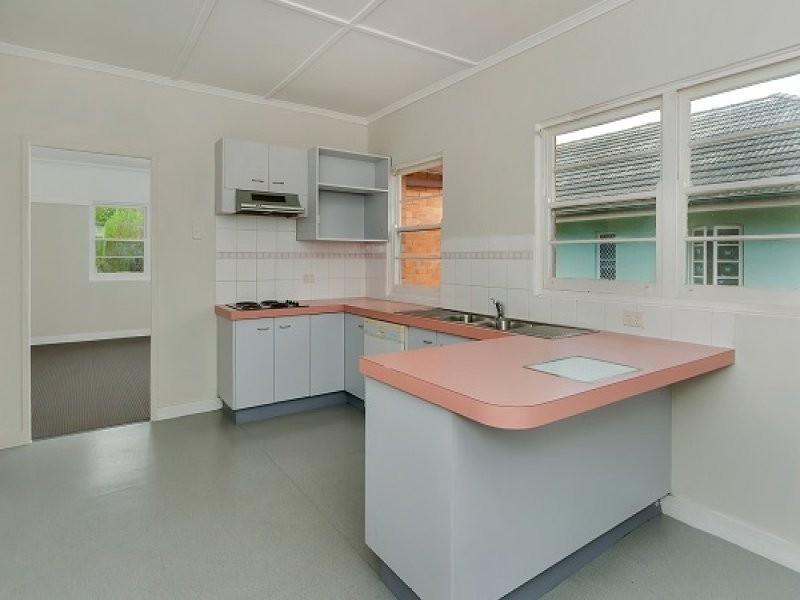 8 Toongarra Road, Leichhardt QLD 4305
