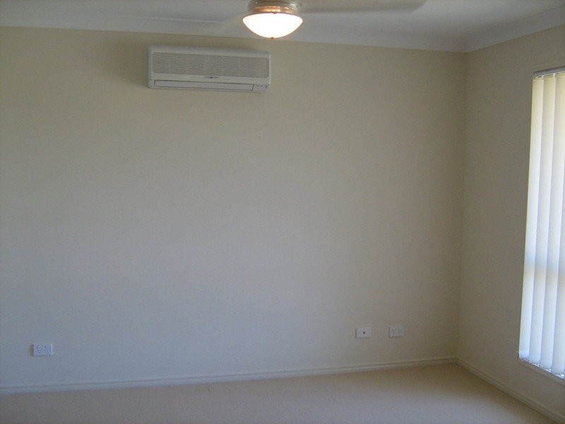 18 Travis Street, Yamanto QLD 4305