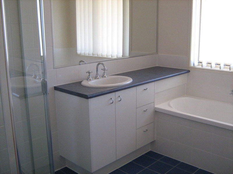 18 Travis Street, Yamanto QLD 4305