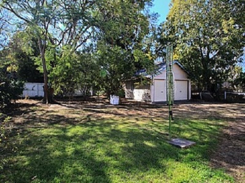 110 Blackstone Road, Silkstone QLD 4304