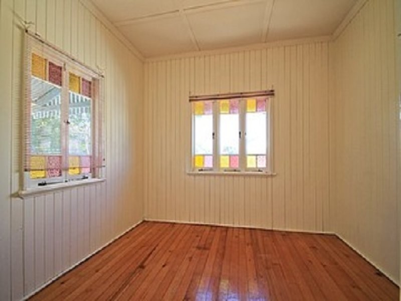 110 Blackstone Road, Silkstone QLD 4304