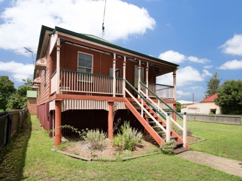 14 Moffatt Street, Ipswich QLD 4305