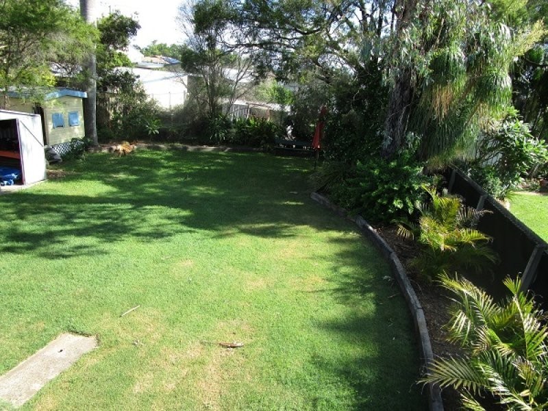 5 Winifred Street, North Booval QLD 4304