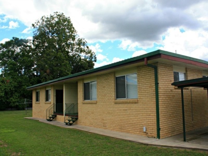 1/2 James Street, East Ipswich QLD 4305