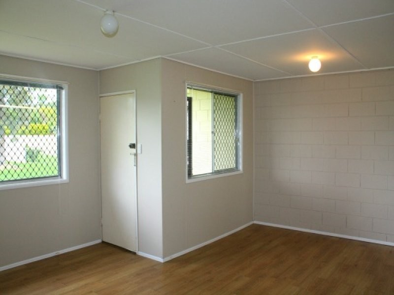 1/2 James Street, East Ipswich QLD 4305