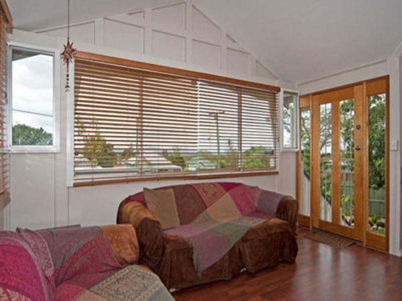 3 Brisbane Road, Newtown QLD 4305