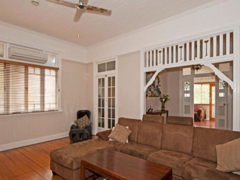 3 Brisbane Road, Newtown QLD 4305