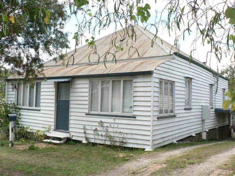 9 Martin Place, Woodend QLD 4305