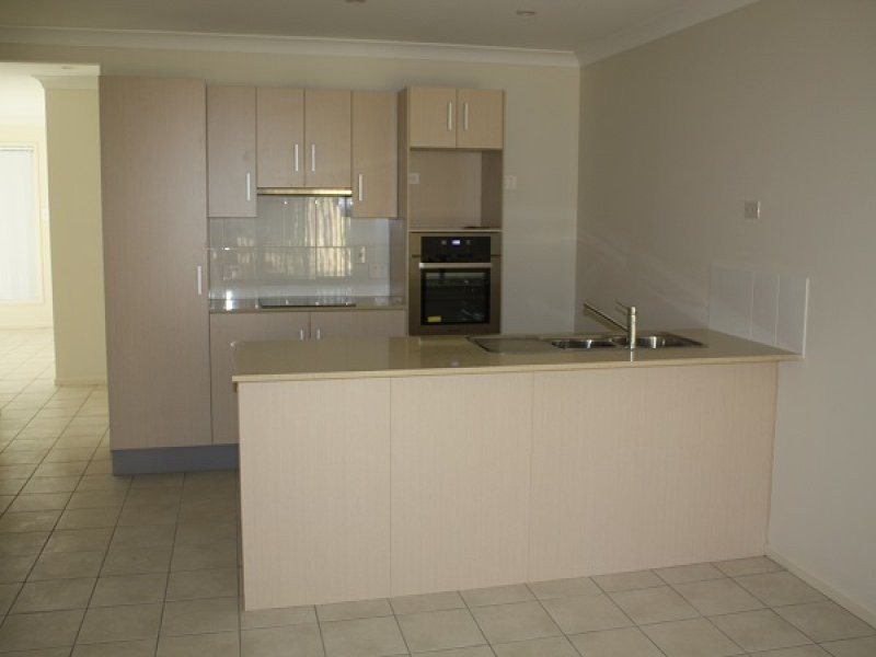 2/12 Samford Road, Leichhardt QLD 4305