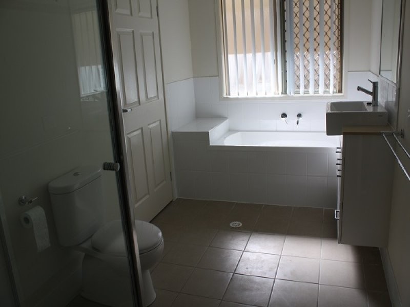 2/12 Samford Road, Leichhardt QLD 4305