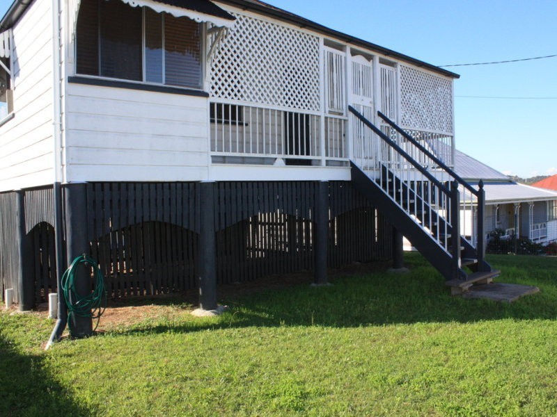 172 Blackstone Road, Silkstone QLD 4304