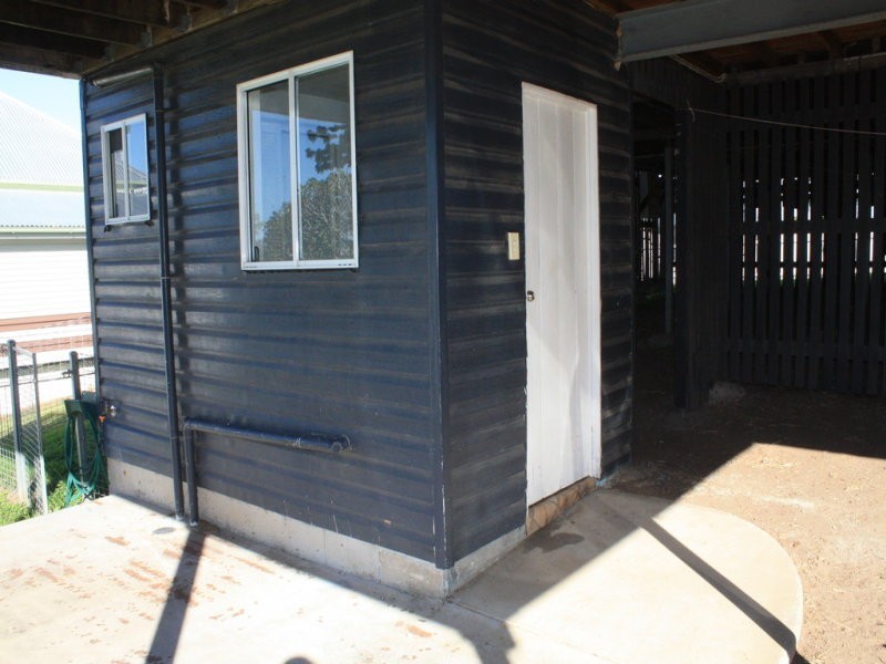 172 Blackstone Road, Silkstone QLD 4304