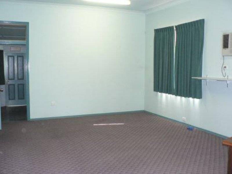 8 Mortimer Street, Ipswich QLD 4305