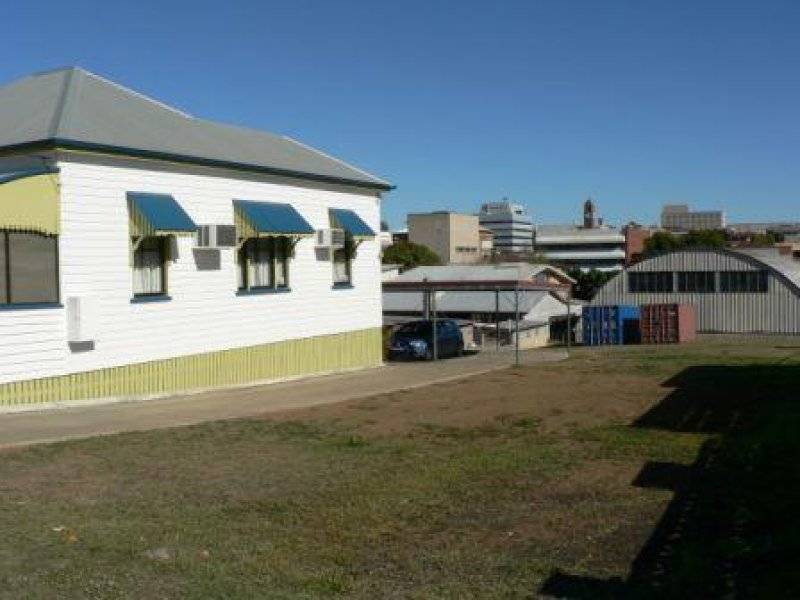 8 Mortimer Street, Ipswich QLD 4305