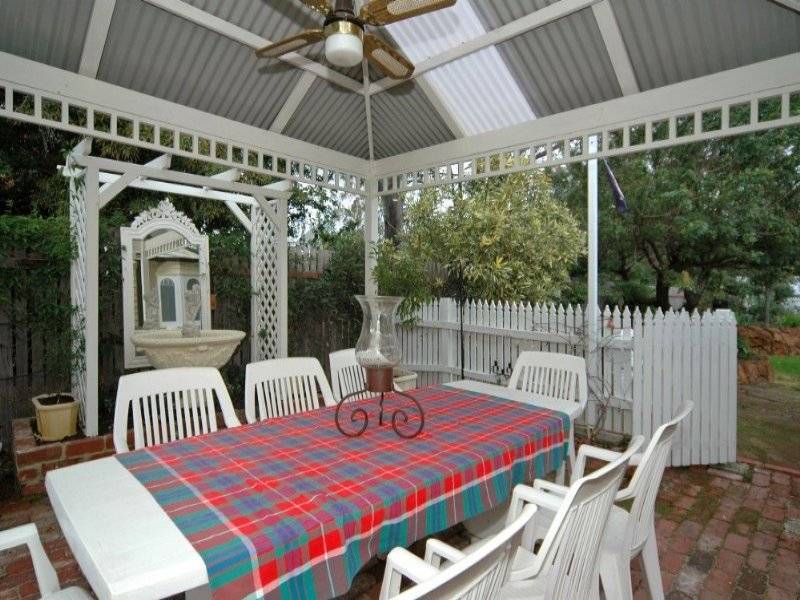 6 Parke Road, Gooseberry Hill WA 6076