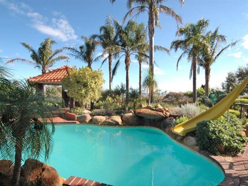 65 Basildon Road, Lesmurdie WA 6076