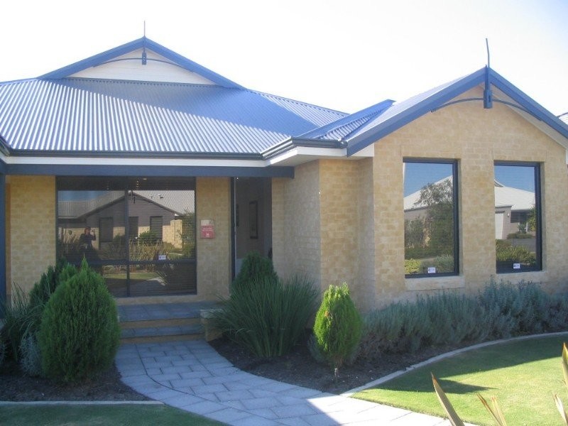 14 Dalona Parkway, Lakelands WA 6210