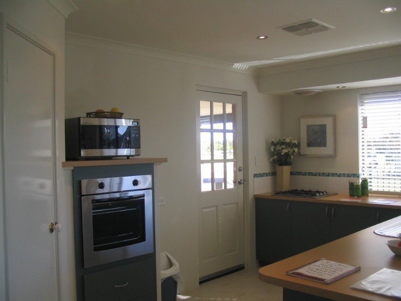 14 Dalona Parkway, Lakelands WA 6210