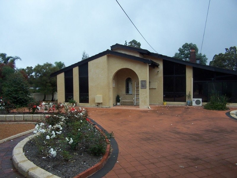 36 Robins Road, Kalamunda WA 6076