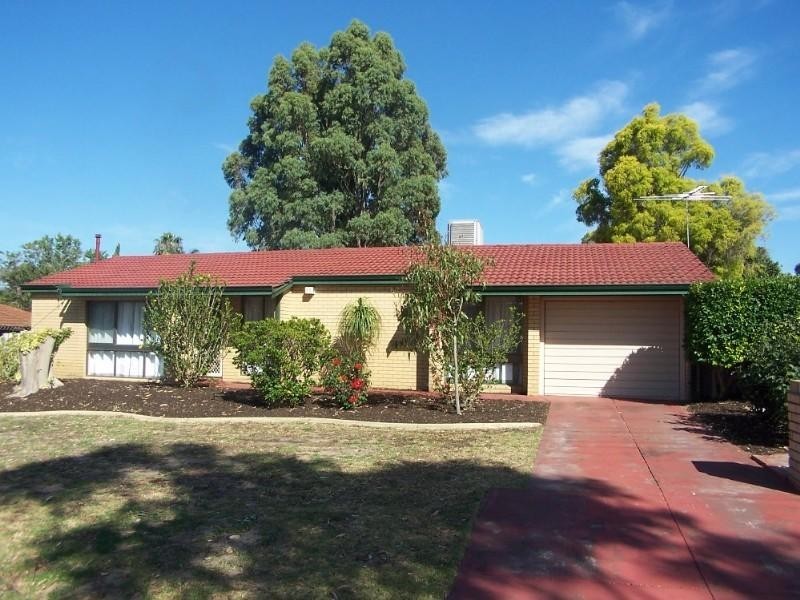 8 Berberis Way, Forrestfield WA 6058