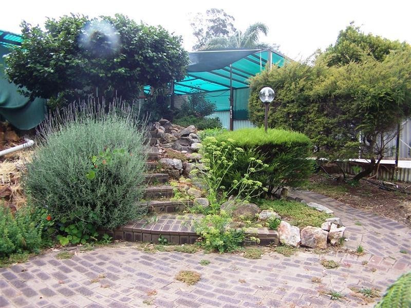 17 Bridgwood Road, Lesmurdie WA 6076