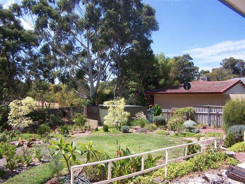 52 Cotherstone Rd, Kalamunda WA 6076