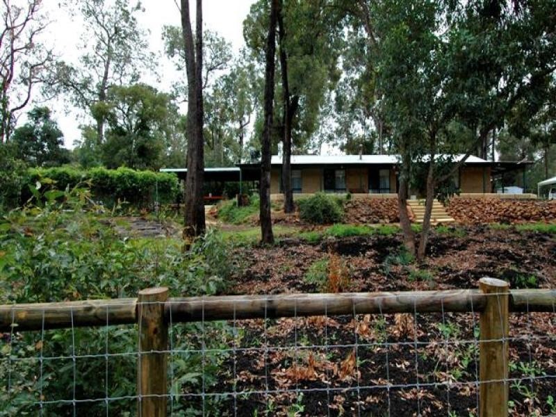 7 Bettenay Road, Roleystone WA 6111