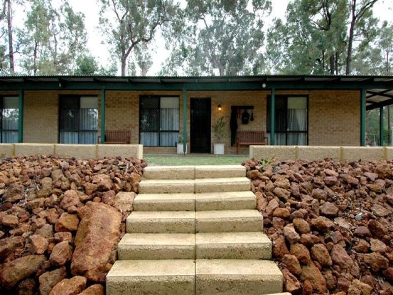 7 Bettenay Road, Roleystone WA 6111